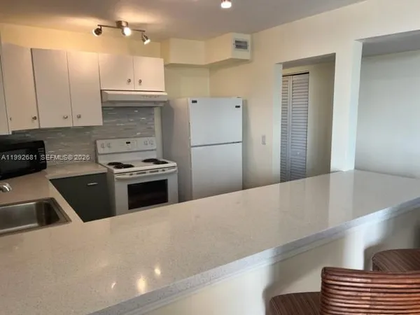 $2,650 | 7900 Tatum Waterway Drive, Unit 503, Miami Beach, FL 33141