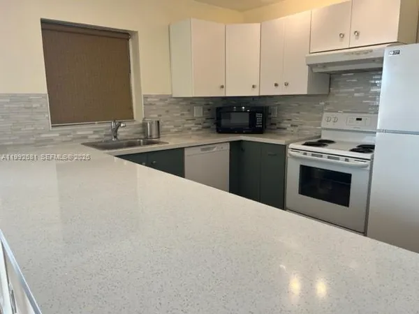 $2,650 | 7900 Tatum Waterway Drive, Unit 503, Miami Beach, FL 33141