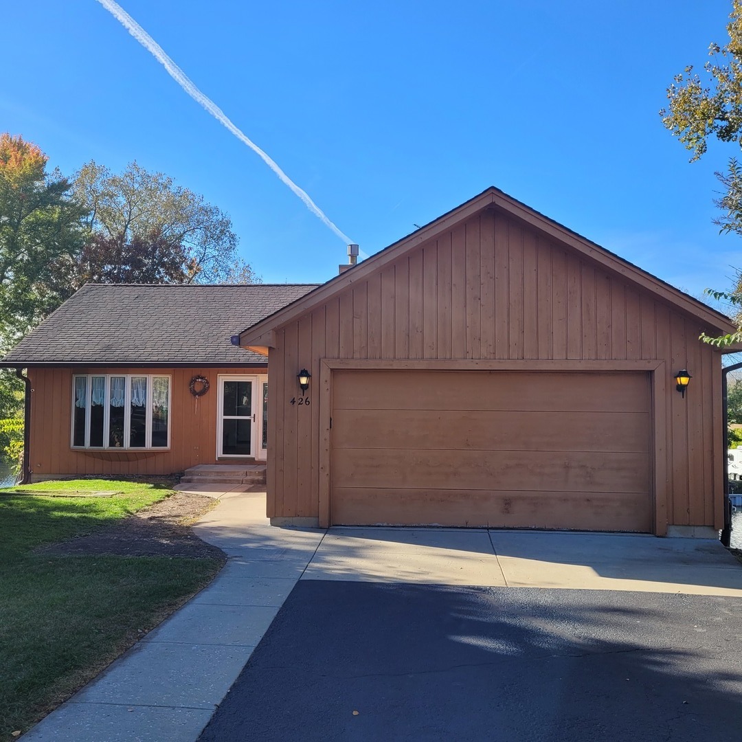 426 Castle Road McHenry, IL 60051 - Photo 2 of 35 Gallery Image 2