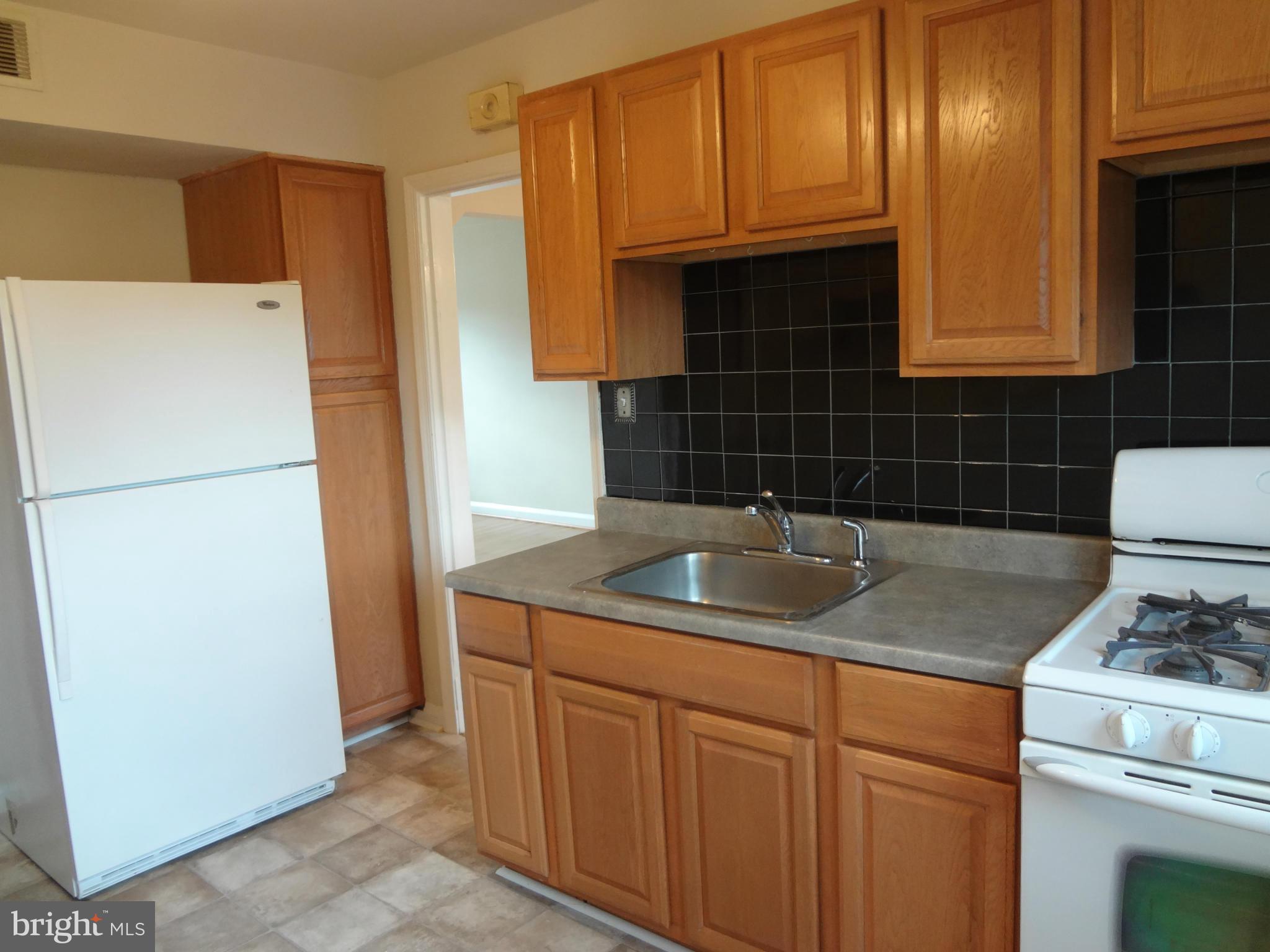 119 Garden Ridge Road Catonsville, MD 21228 - Photo 6 of 15 Kitchen w/ gas range + refrigerator