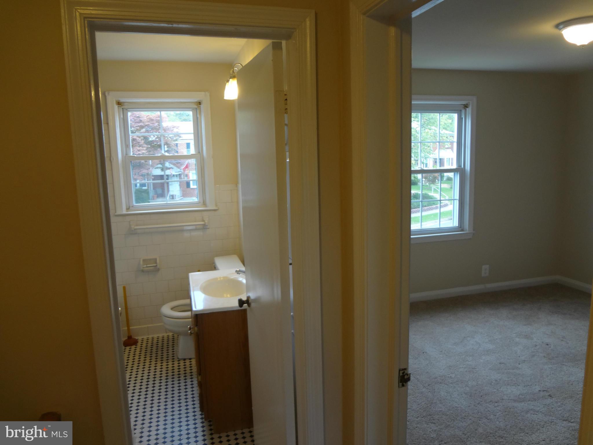 119 Garden Ridge Road Catonsville, MD 21228 - Photo 10 of 15 Bath