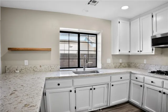 $3,300 | 43631 37th Street West, Lancaster, CA 93536