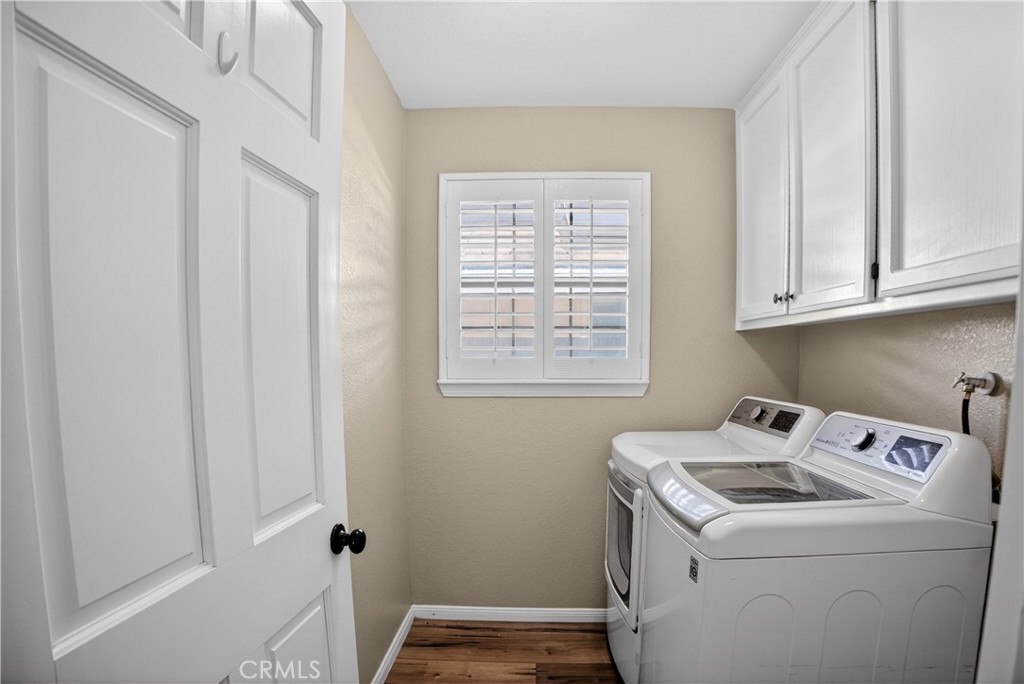 43631 37th Street West Lancaster, CA 93536 - Photo 14 of 38 a utility room with dryer and washer
