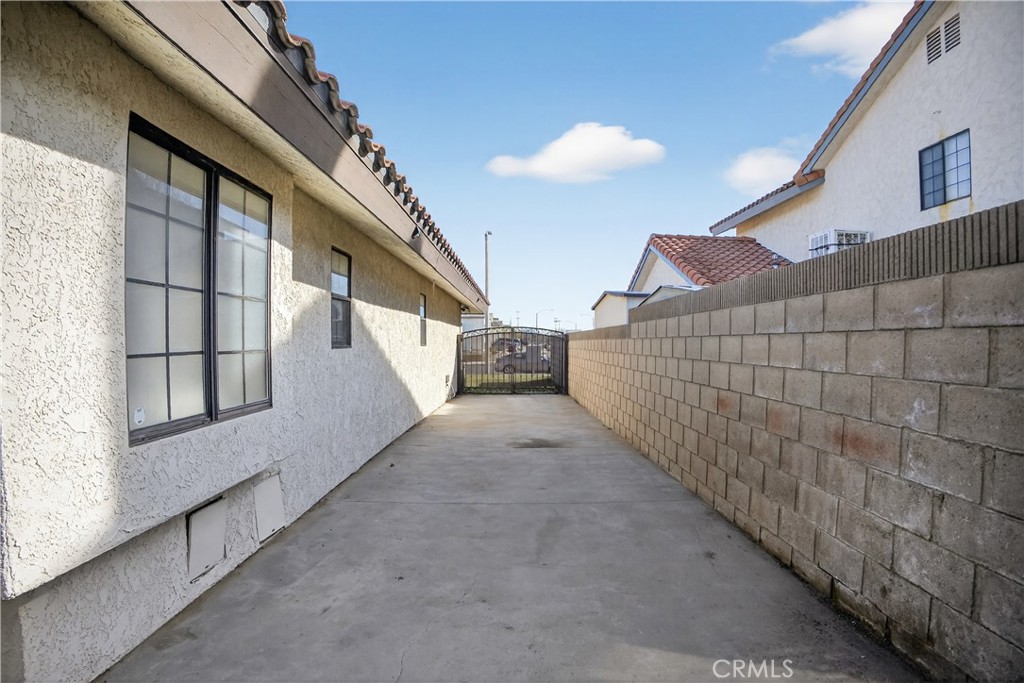43631 37th Street West Lancaster, CA 93536 - Photo 36 of 38 a view of entryway