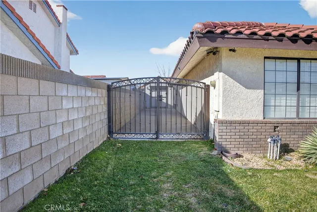 $3,300 | 43631 37th Street West, Lancaster, CA 93536