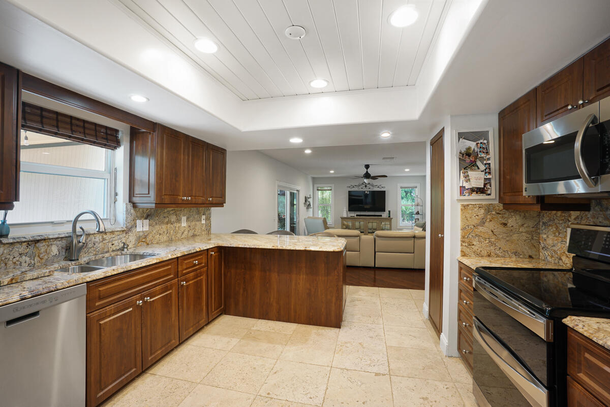 2122 Southwest Perry Terrace Stuart, FL 34997 - Photo 18 of 37 DSC05508