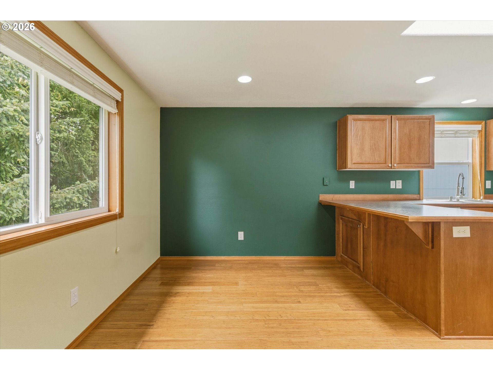 75060 Neer Way Rainier, OR 97048 - Photo 9 of 37 Kitchen/Dining Room