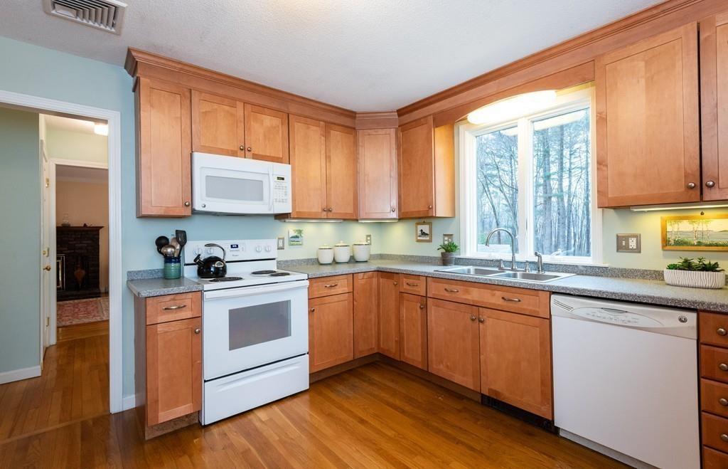 17 Bush Hill Road Ipswich, MA 01938 - Photo 4 of 42 Gallery Image 4