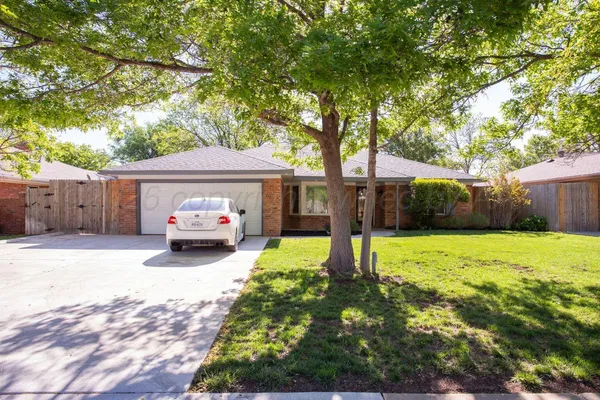 a view of house with backyard and furniture