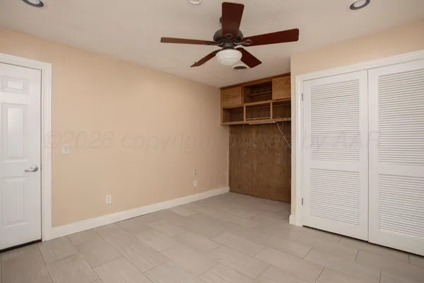 an empty room with a empty space