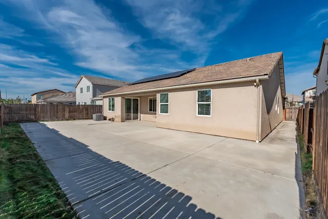 front view of house with a yard