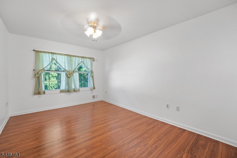 71 Dukes Road Rahway, NJ 07065 - Photo 11 of 18
