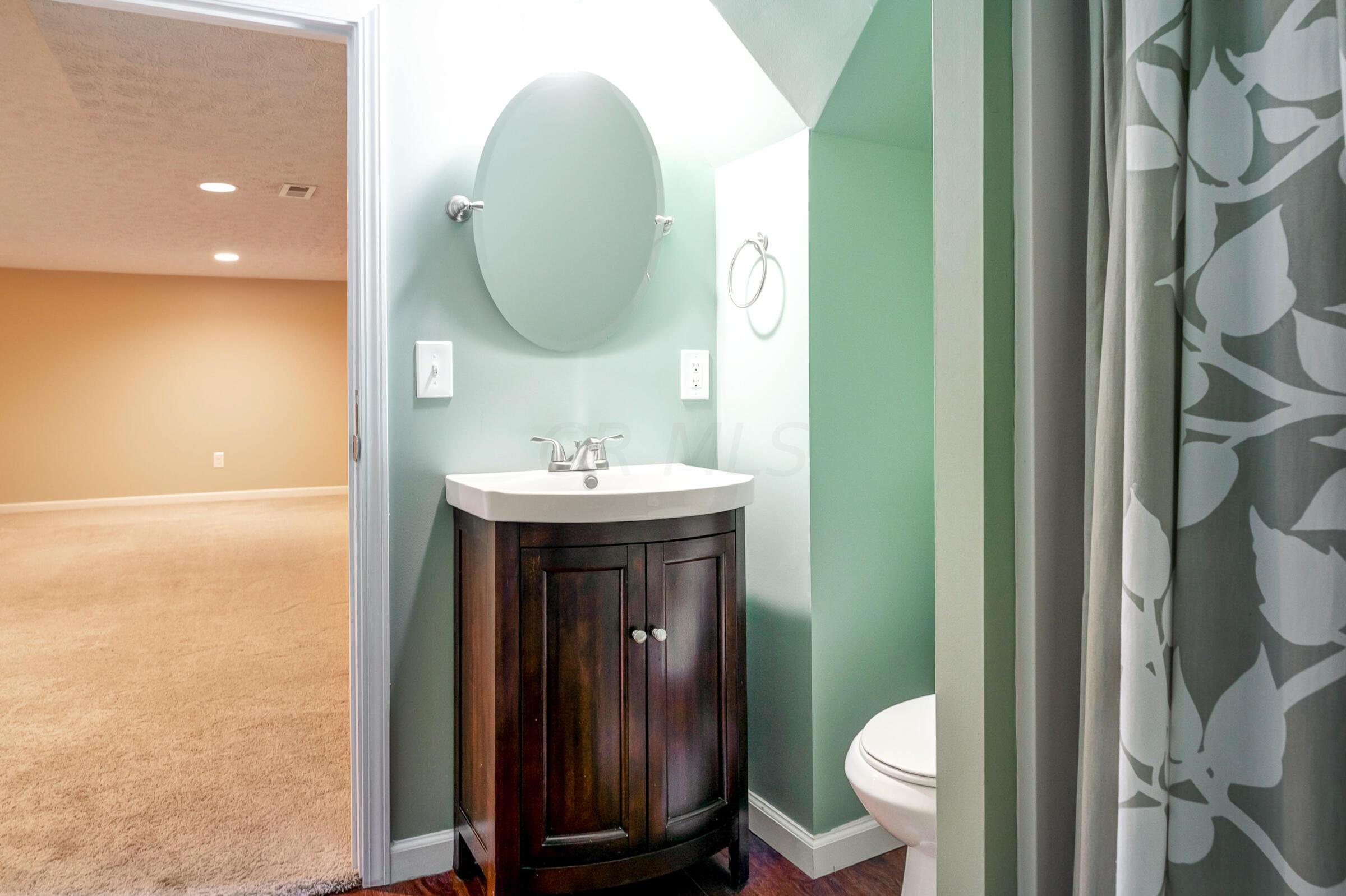 2234 Wickliffe Road Columbus, OH 43221 - Photo 31 of 42 LL Full bathroom