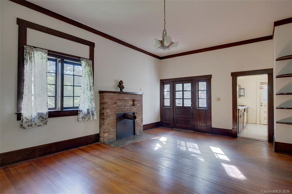 705 Probart Street Brevard, NC 28712 - Photo 3 of 20 Gallery Image 3