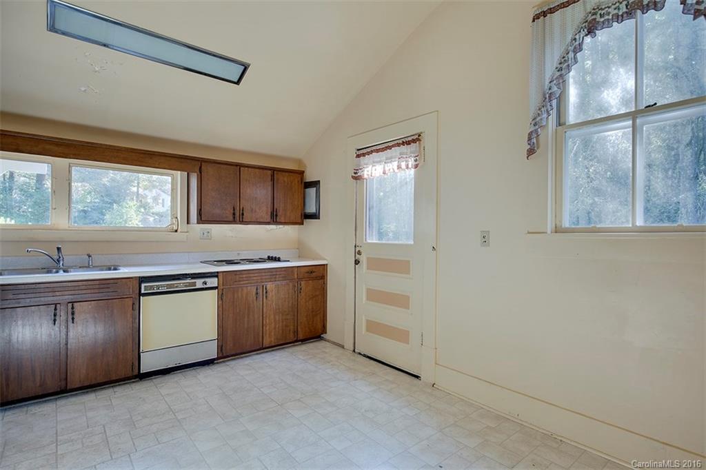 705 Probart Street Brevard, NC 28712 - Photo 8 of 20 Gallery Image 8
