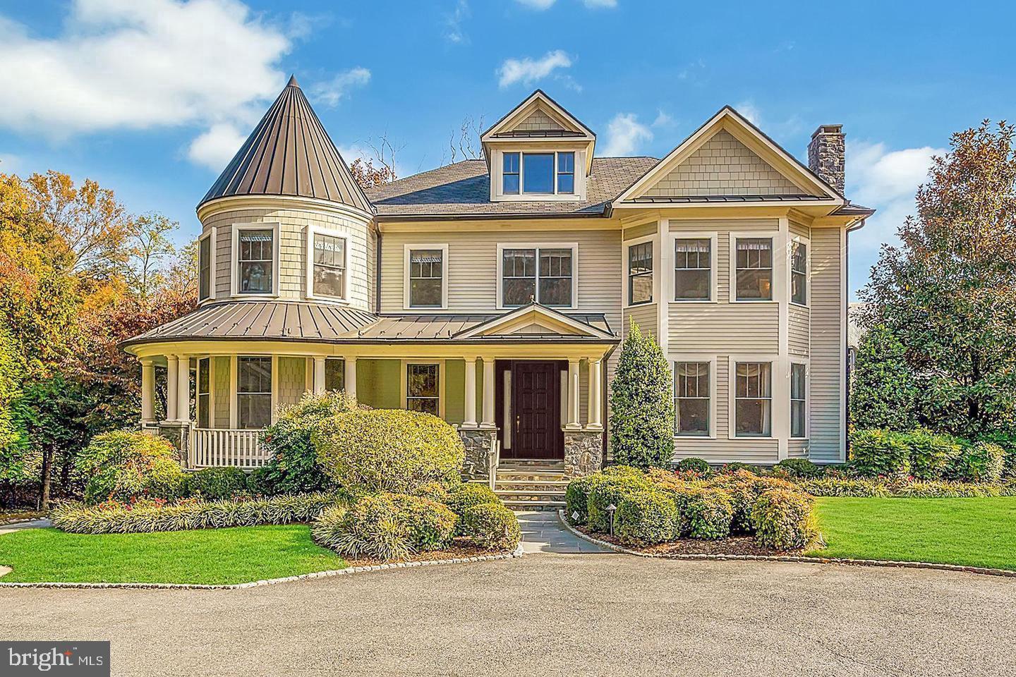833 Herbert Springs Road Alexandria, VA 22308 - Photo 3 of 34 a front view of a house with a garden