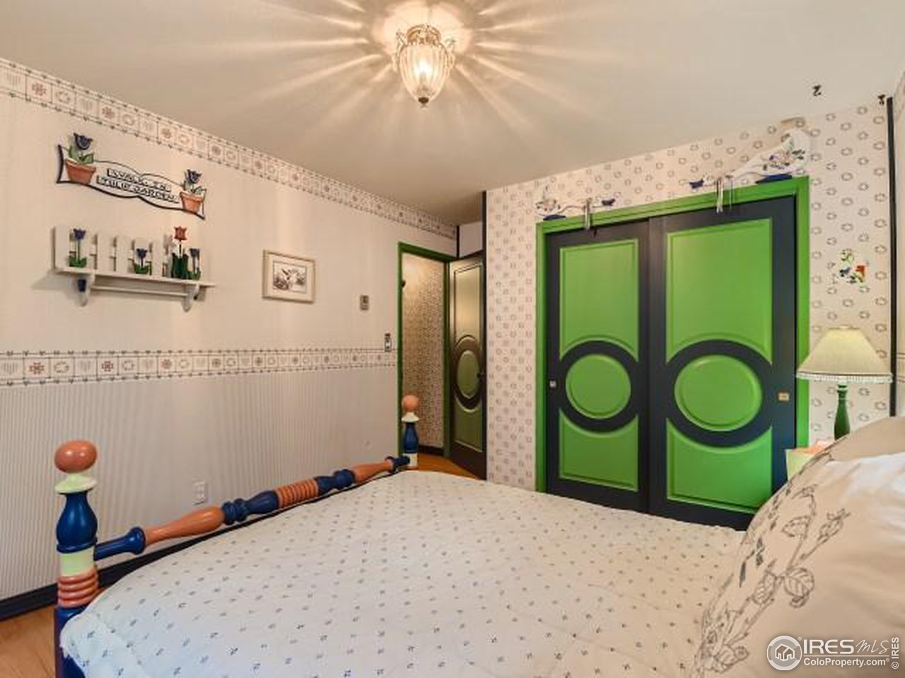 28 Wild Tiger Road Boulder, CO 80302 - Photo 13 of 39 a bedroom with a bed and a mirror