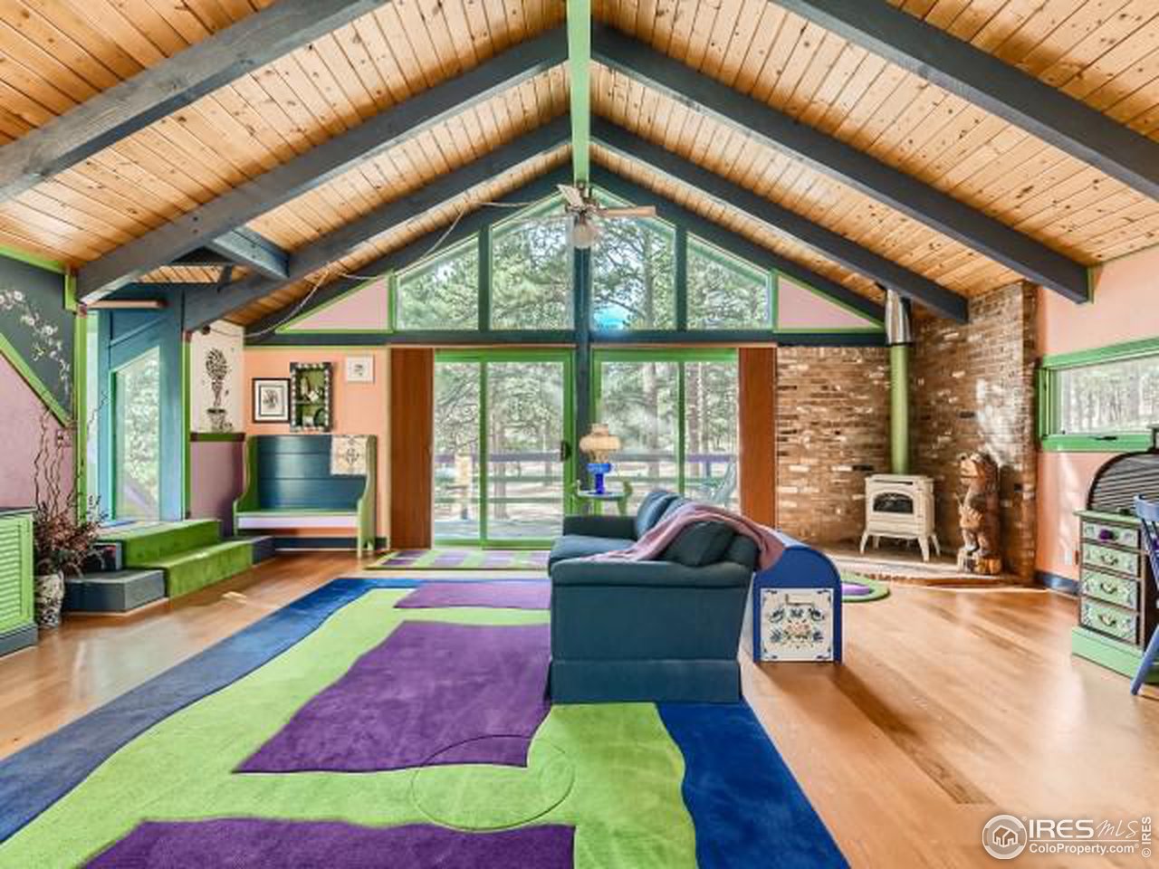 28 Wild Tiger Road Boulder, CO 80302 - Photo 20 of 39 a living room with patio furniture and a large window