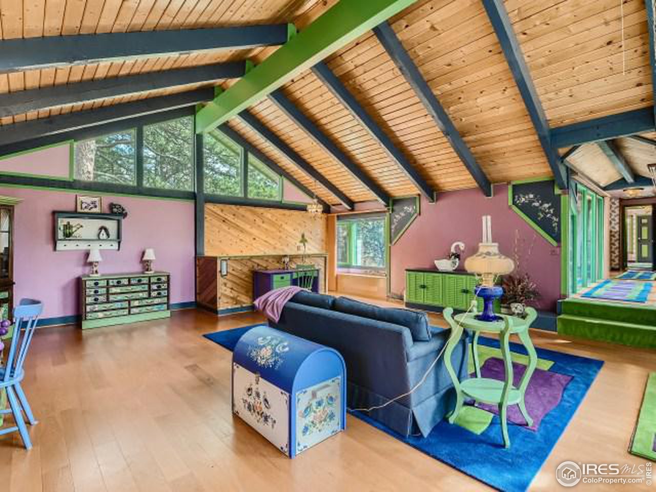 28 Wild Tiger Road Boulder, CO 80302 - Photo 21 of 39 a living room with patio furniture and a floor to ceiling window