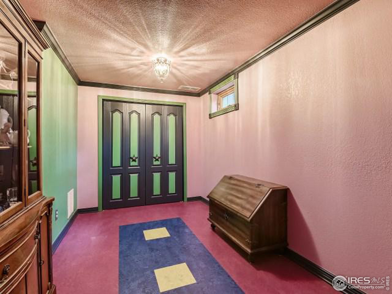 28 Wild Tiger Road Boulder, CO 80302 - Photo 23 of 39 a bedroom with furniture and a window