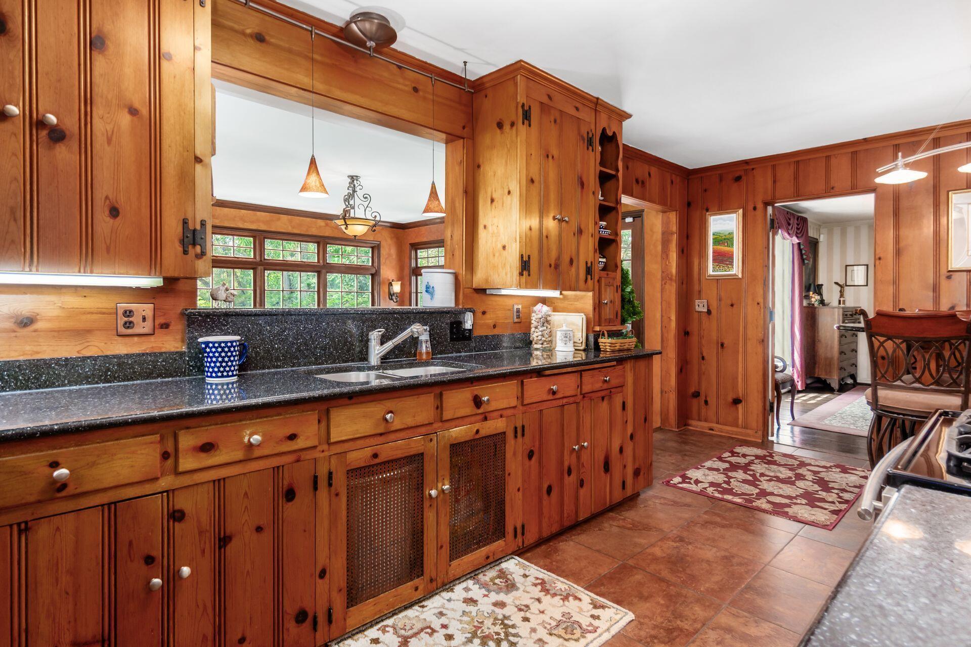 1085 Shady Lane Road Columbus, OH 43227 - Photo 25 of 121 Kitchen