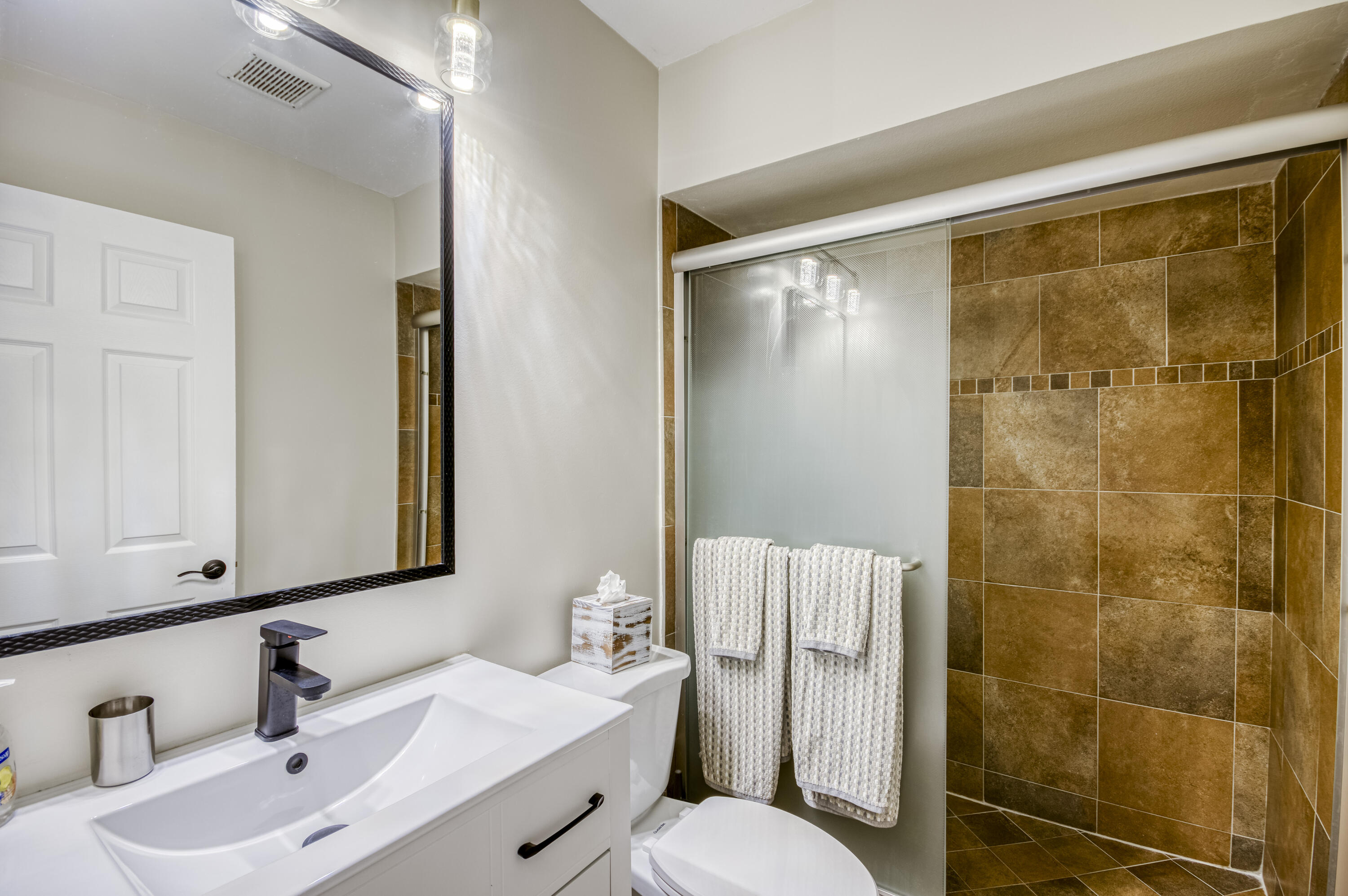 9239 Southeast Riverfront Terrace, Unit D Jupiter, FL 33469 - Photo 13 of 33 IMG-14