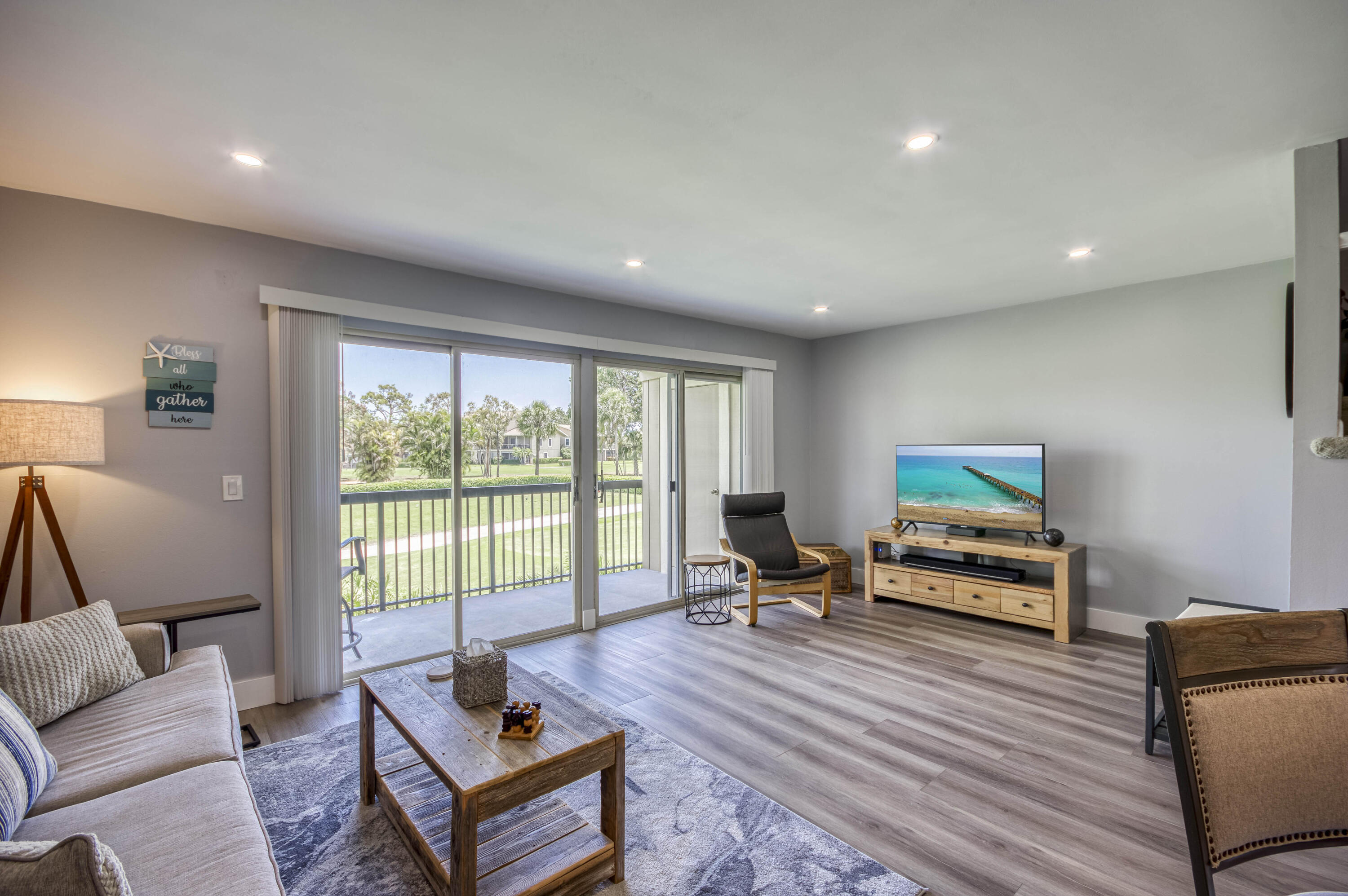 9239 Southeast Riverfront Terrace, Unit D Jupiter, FL 33469 - Photo 7 of 33 IMG-4