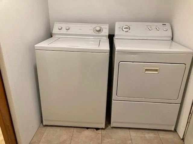 $2,300 | 3300 Fernwood Avenue, Ann Arbor, MI 48108