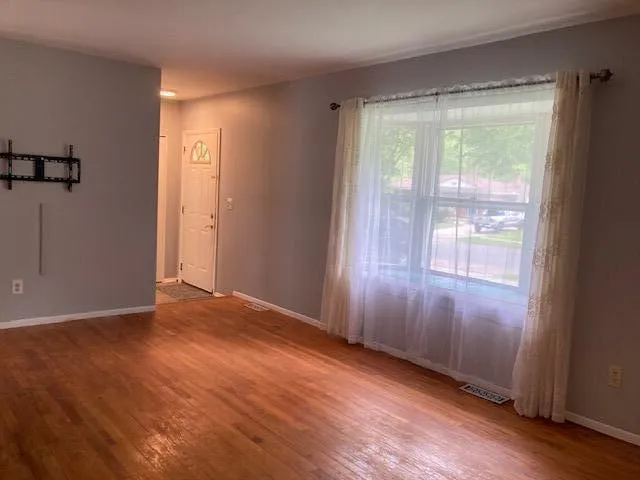 $2,300 | 3300 Fernwood Avenue, Ann Arbor, MI 48108