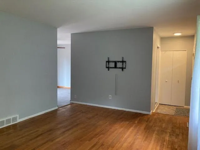 $2,300 | 3300 Fernwood Avenue, Ann Arbor, MI 48108