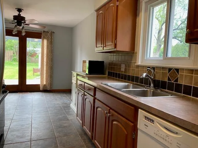 $2,300 | 3300 Fernwood Avenue, Ann Arbor, MI 48108