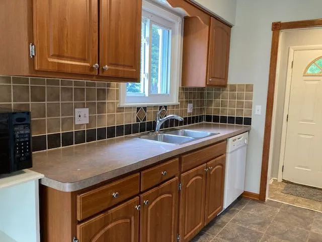 $2,300 | 3300 Fernwood Avenue, Ann Arbor, MI 48108