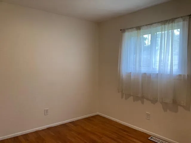 $2,300 | 3300 Fernwood Avenue, Ann Arbor, MI 48108