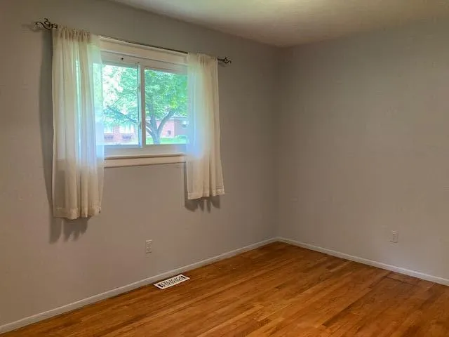 $2,300 | 3300 Fernwood Avenue, Ann Arbor, MI 48108