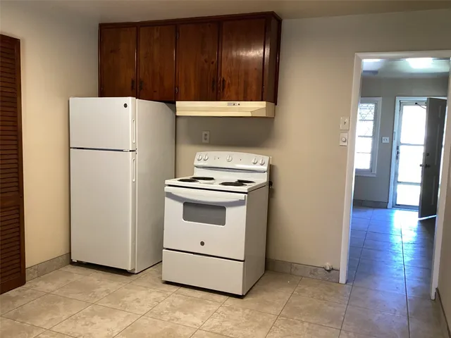 a view of kitchen with washer and dryer