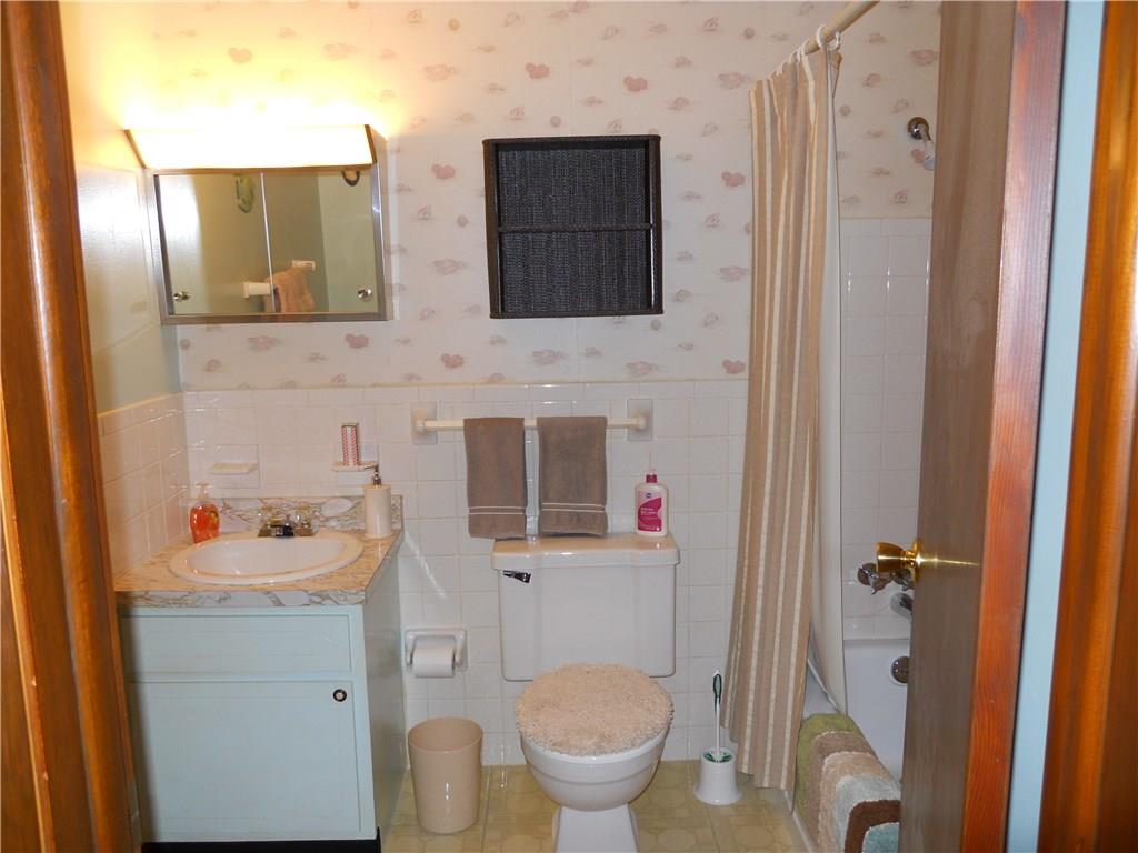 8050 Folkstone Road Indianapolis, IN 46268 - Photo 11 of 24 Gallery Image 11