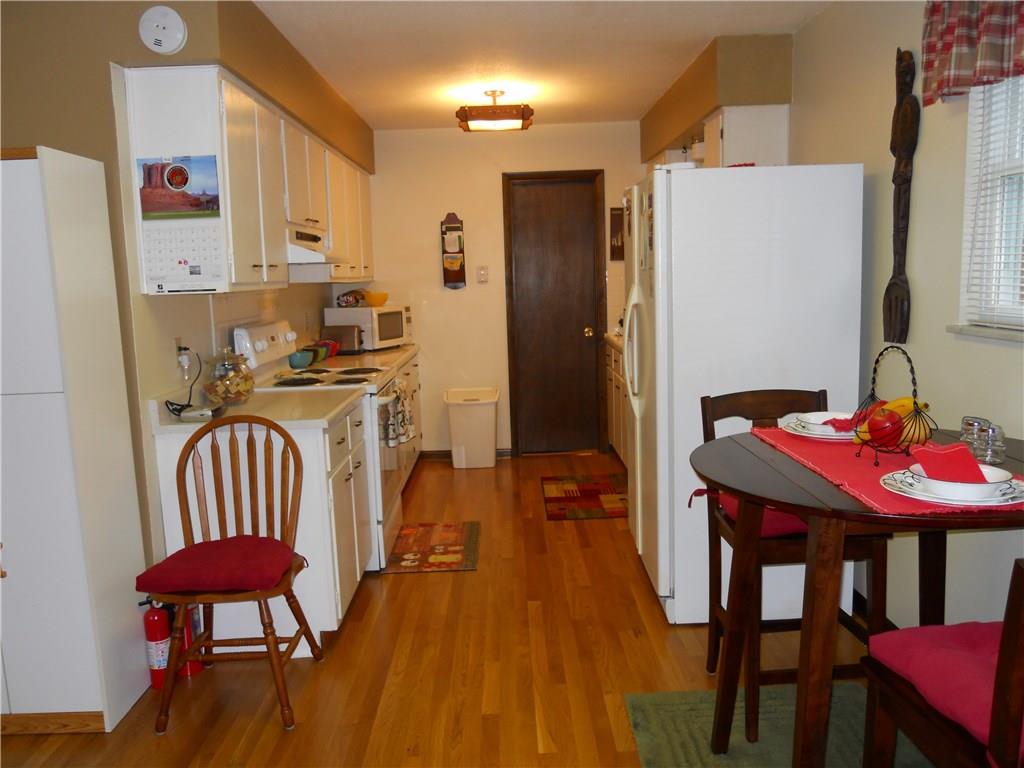 8050 Folkstone Road Indianapolis, IN 46268 - Photo 4 of 24 Gallery Image 4