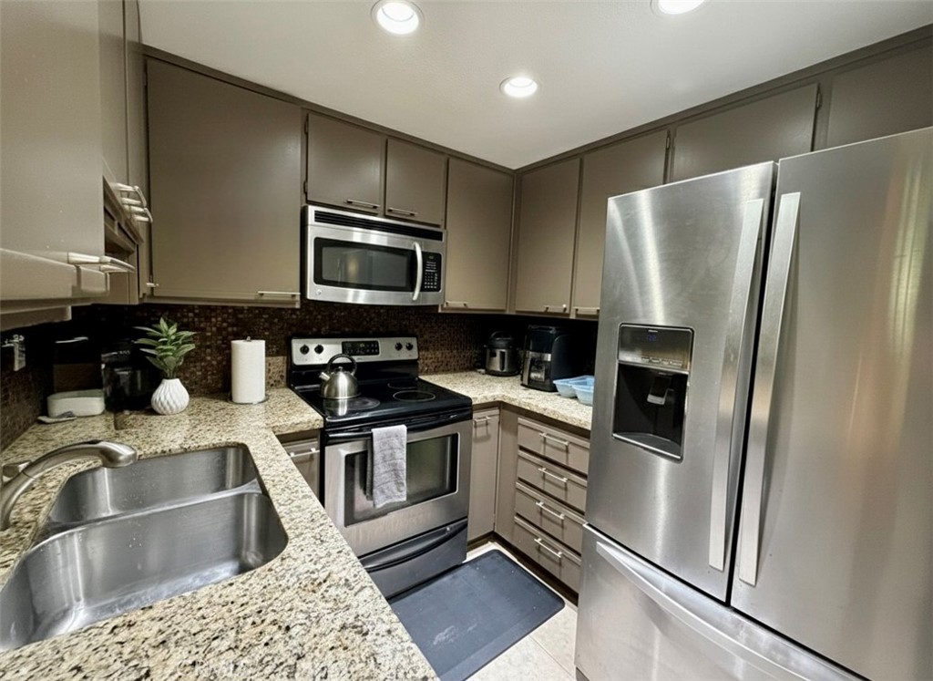 7 Silktassel Rancho Santa Margarita, CA 92688 - Photo 3 of 11