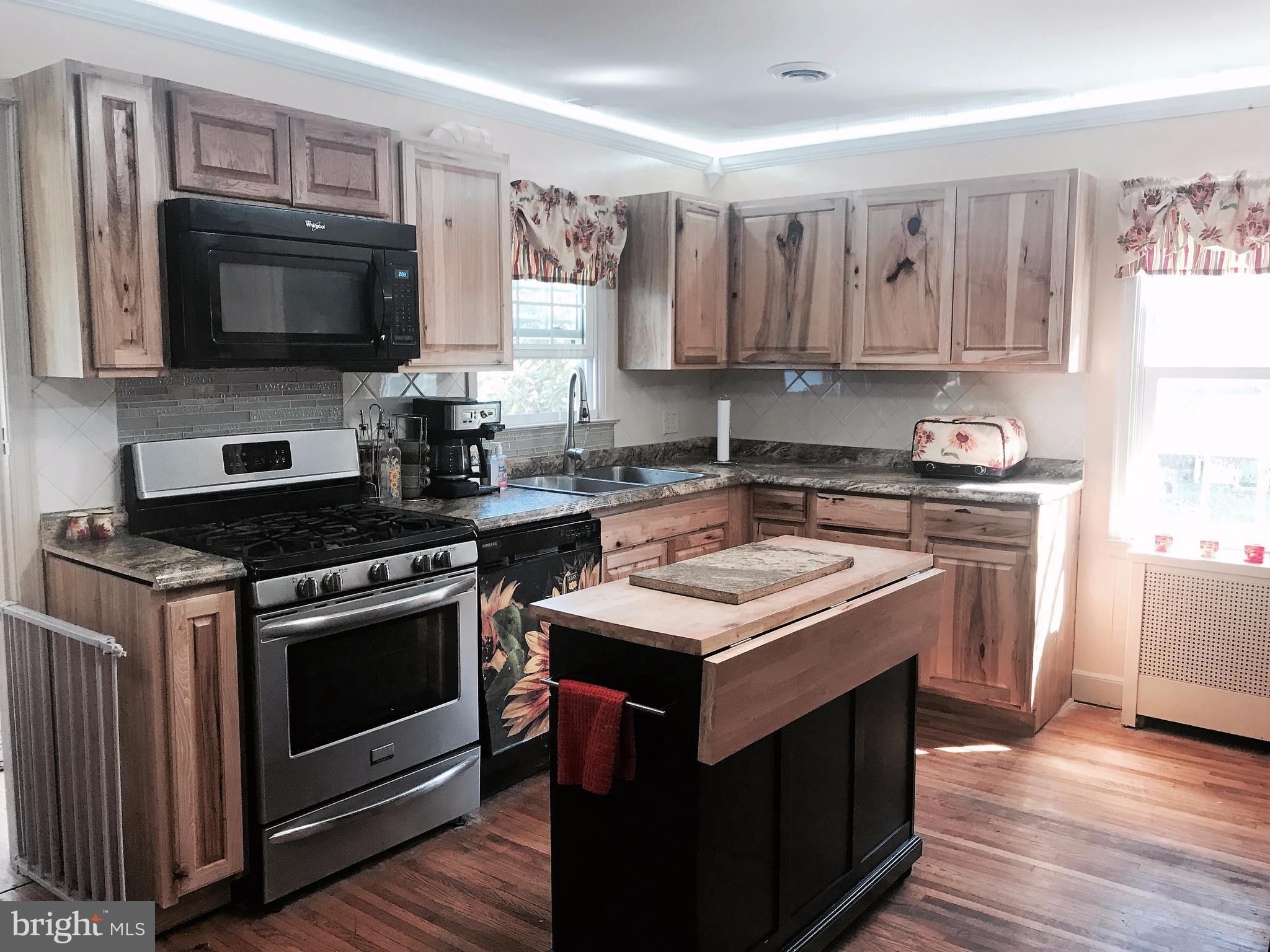11311 Marbern Road Hagerstown, MD 21740 - Photo 2 of 18 Kitchen has been remodeled!-Gas stove