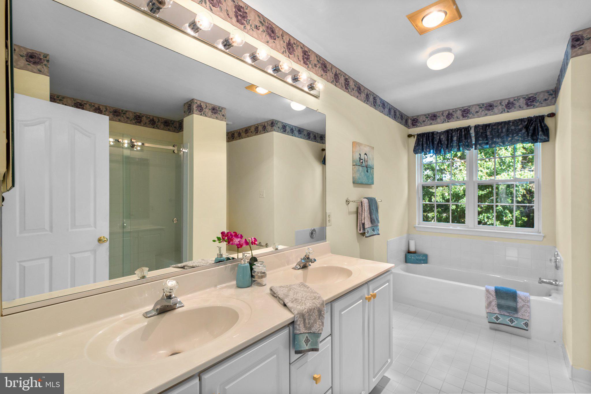 5929 Sandy Ridge Elkridge, MD 21075 - Photo 26 of 49 En suite full bathroom