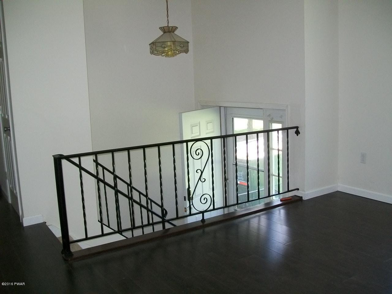 330 Sandra Road Lake Ariel, PA 18436 - Photo 14 of 31 LIVING ROOM