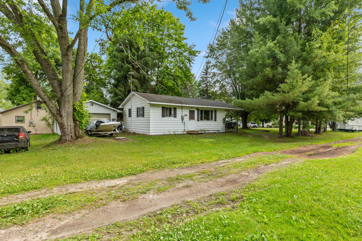 7979 Arthur Road Six Lakes, MI 48886 - Photo 2 of 26 2