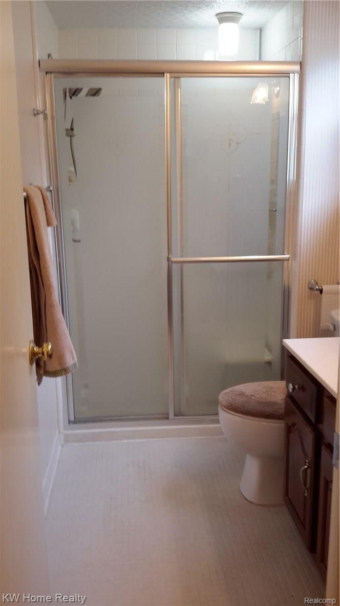 44711 Brookside Road Plymouth, MI 48170 - Photo 20 of 45 Ceramic Tile in Master Bath