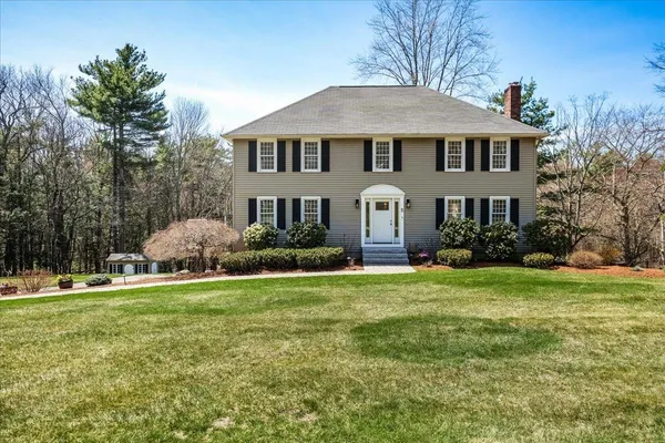 $835,000 | 5 Nutfield Drive, Londonderry, NH 03053