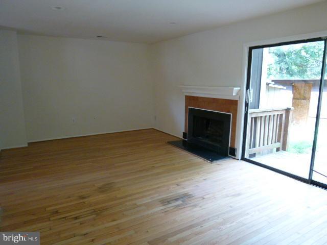 8726 Ridge Hollow Court Springfield, VA 22152 - Photo 8 of 11 Living Room
