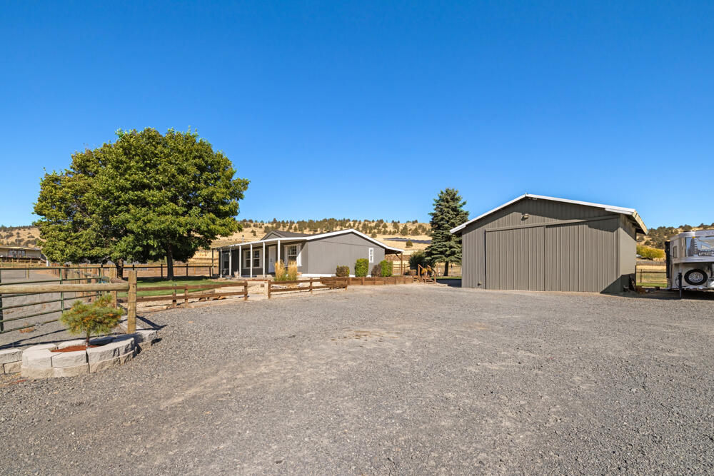 2069 Orindale Road Klamath Falls, OR 97601 - Photo 33 of 60 2069OrindaleDr.-40