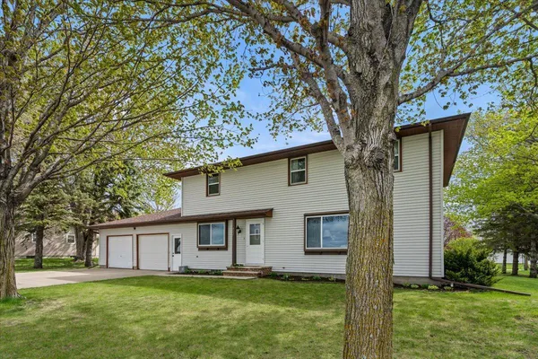 $292,400 | 912 10th Street, Gaylord, MN 55334