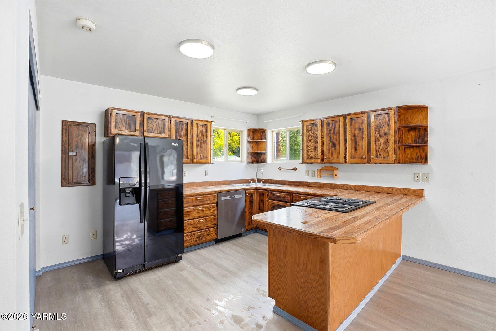 150 Tampico Park Road Yakima, WA 98903 - Photo 12 of 32 8 Kitchen