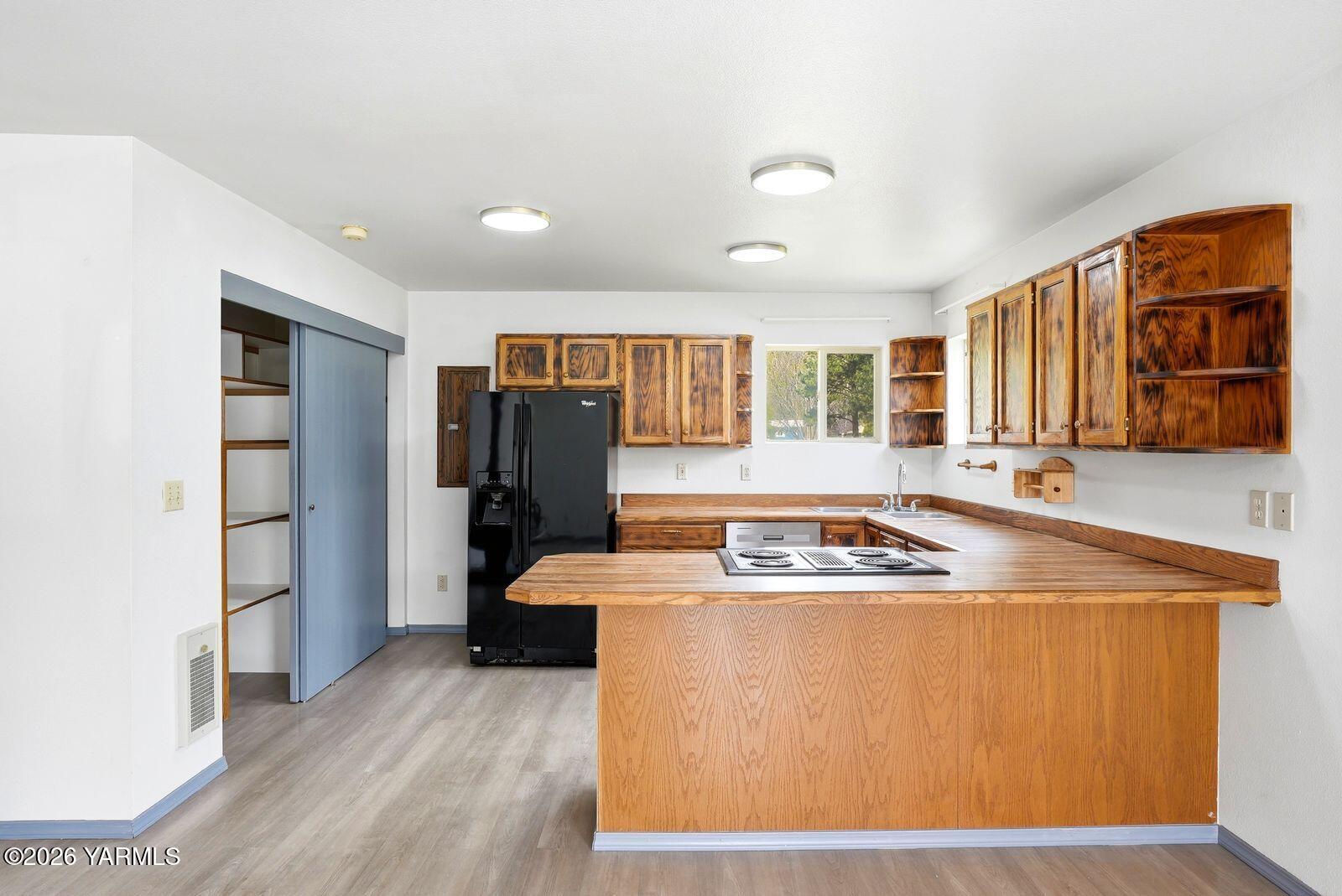 150 Tampico Park Road Yakima, WA 98903 - Photo 13 of 32 7 Kitchen