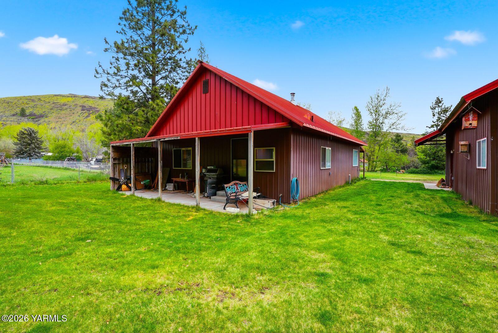 150 Tampico Park Road Yakima, WA 98903 - Photo 24 of 32 17 Backyard